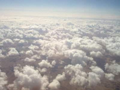 Dans l'avion, au dessus des nuages, pour aller à Agadir (Maroc), à l'occasion du GNU/Linux Days 2008.