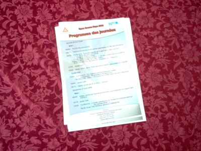Feuille sur une table (programme) dans l'Open Source Days 2008